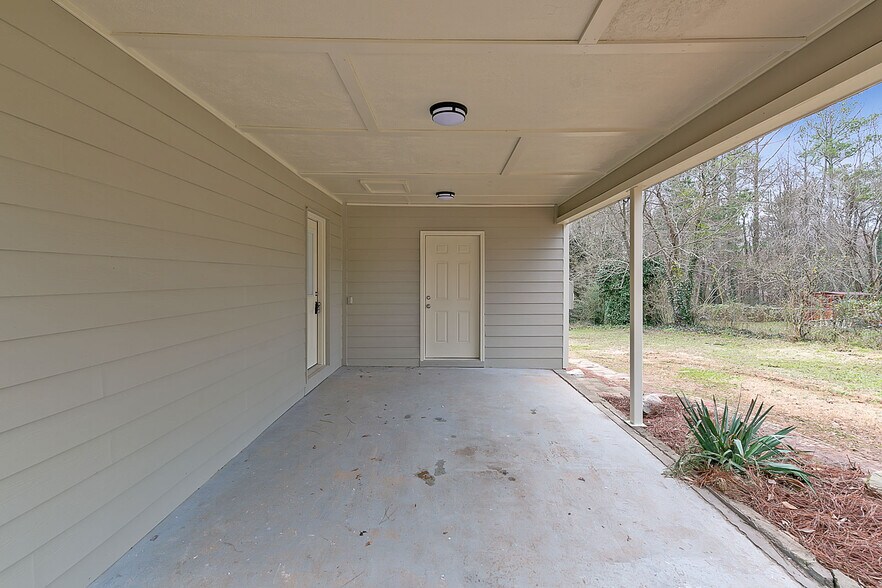 Building Photo - 4970 Hiram Lithia Springs Rd