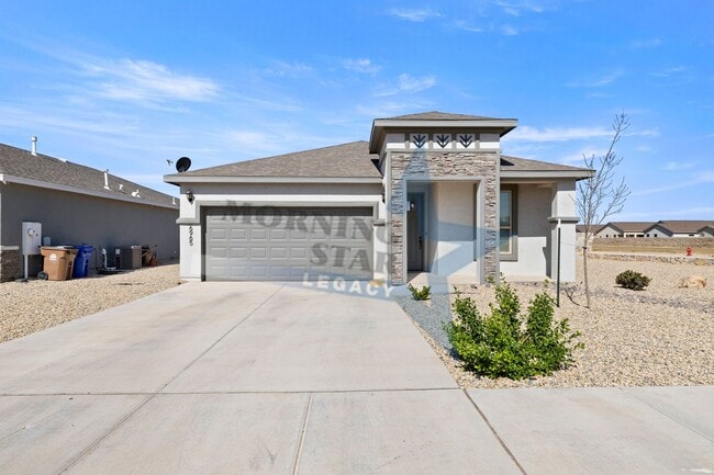 Building Photo - 4 bedroom with 3 bathrooms!!!!