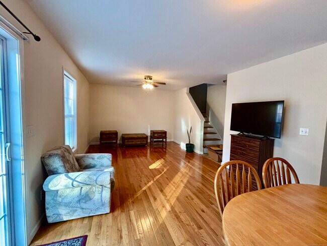 Building Photo - 589 Stafford Ave