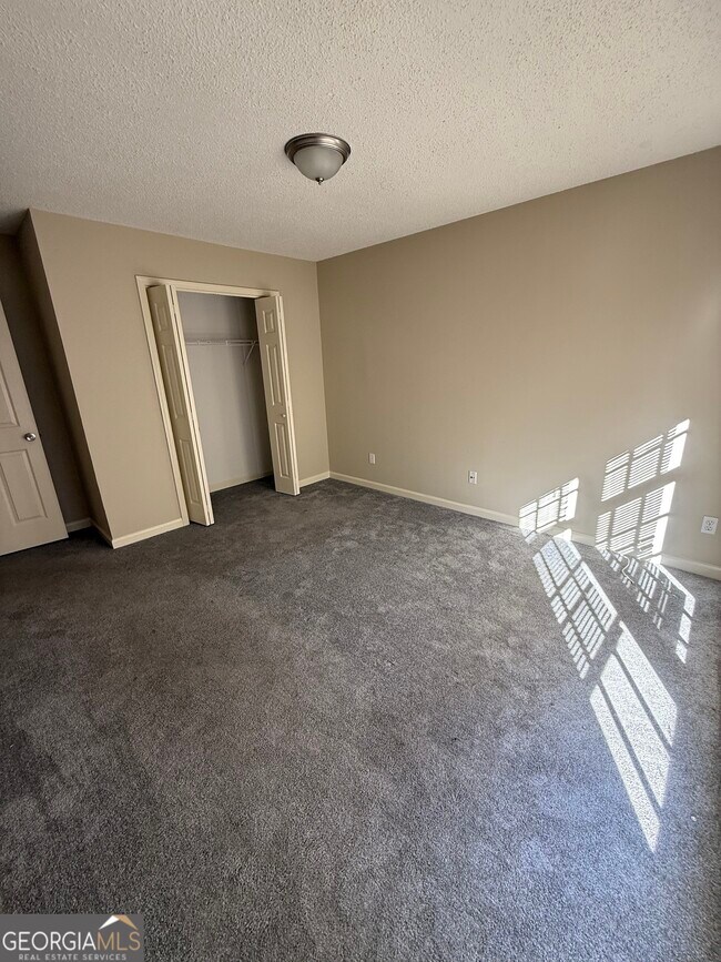 Building Photo - 4678 N Springs Ln