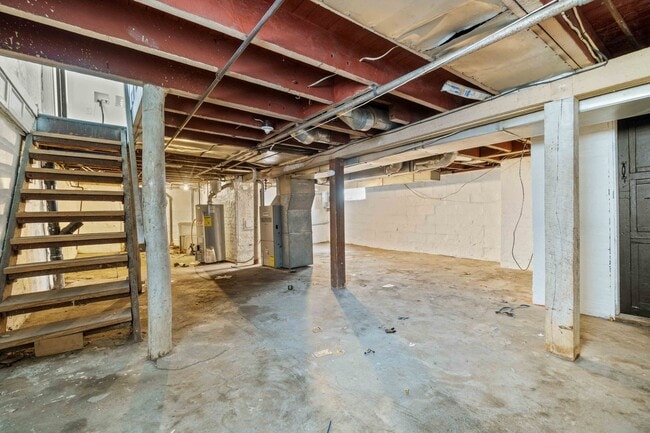 Building Photo - 4 Bed 1 Bath Single Family Home