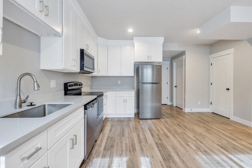 Building Photo - 624 N Hiddleston Dr