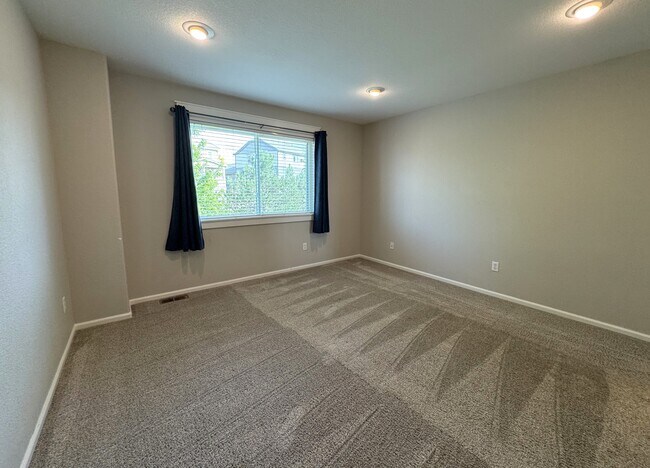 Building Photo - 2390 Broadleaf Loop