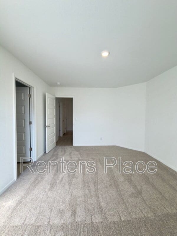 Building Photo - 1111 Raven Dr