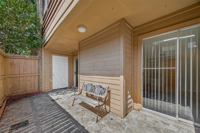 Building Photo - 10555 Turtlewood Ct