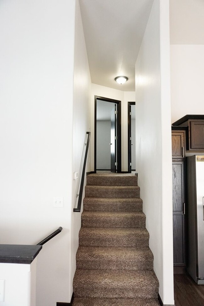 Building Photo - 3 Bed 3 Bath Twin Home