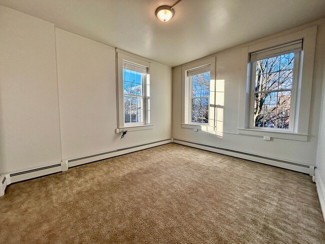 Building Photo - 202 E Main St