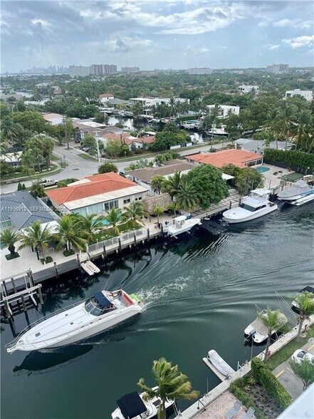 Building Photo - 2350 NE 135th St