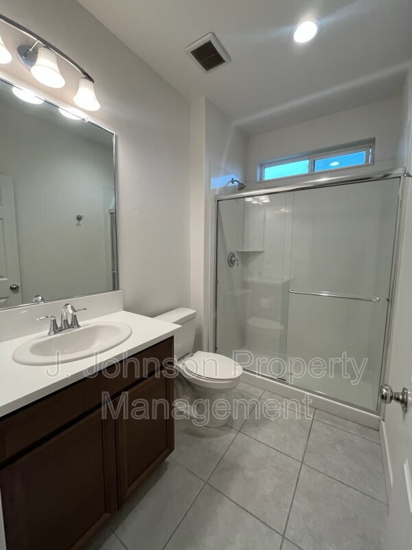 Building Photo - 262 E Natasha Ave