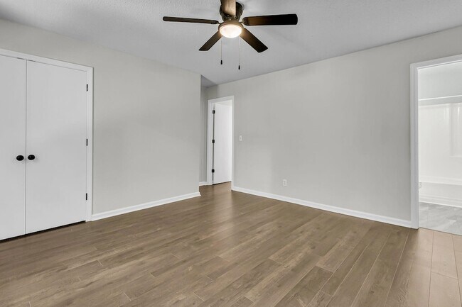 Building Photo - 216 Parlor Dr
