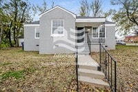 Building Photo - 2017 Miramar Blvd