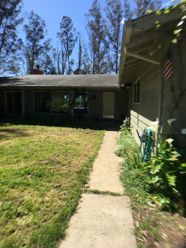 Building Photo - 221 Gillette Rd