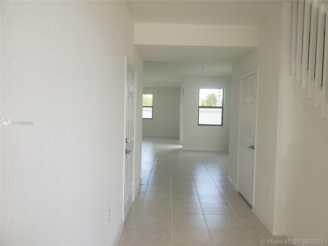 Building Photo - 11036 W 35th Way
