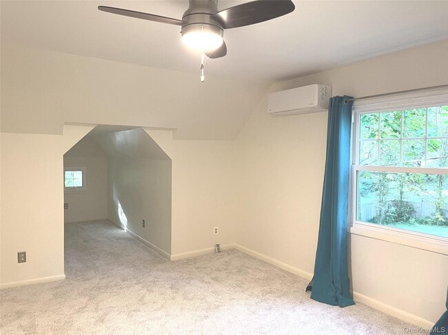 Building Photo - 14 Willow Bend