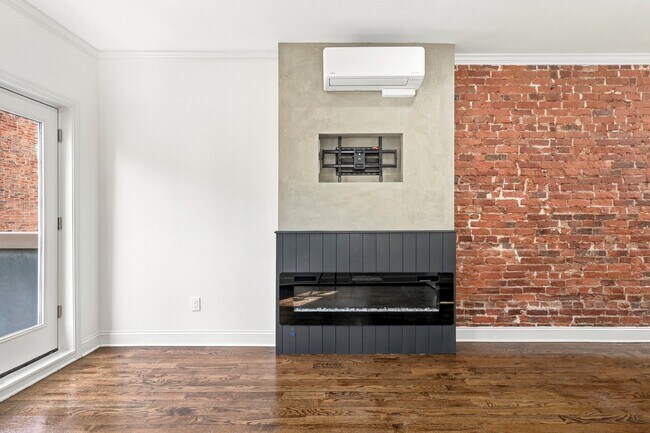 Building Photo - 2436 N 33rd St