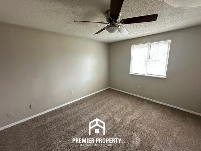 Building Photo - Spacious 4BR Home w/ Fireplace, Covered Patio & Fenced Yard