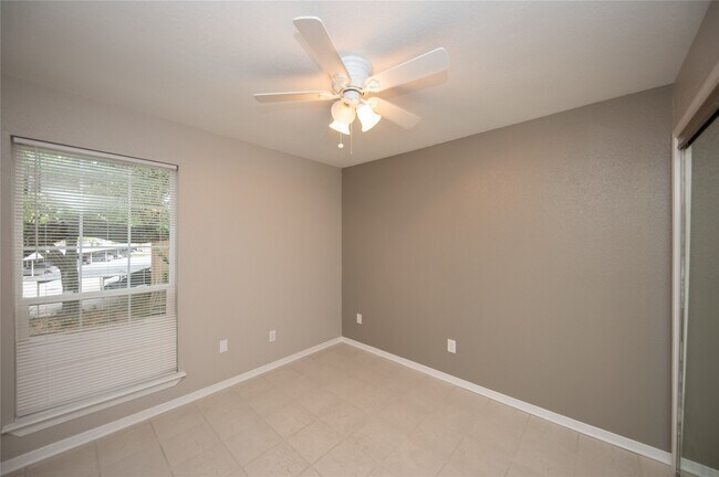 Building Photo - 1880 White Oak Dr