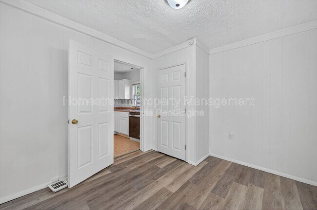 Building Photo - 6166 Emerald Ave