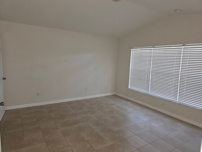 Building Photo - 2225 Granger Ave