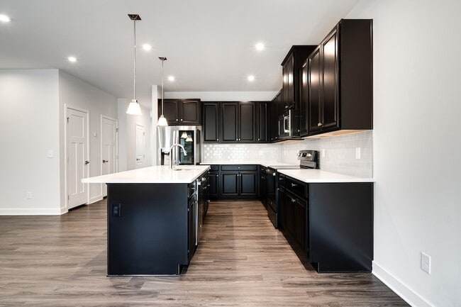 Building Photo - 645 Exmoor Dr