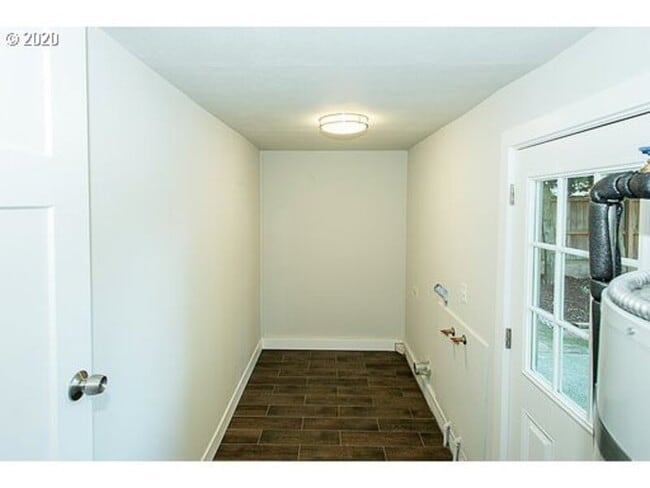 Building Photo - 18641 NE Everett Ct