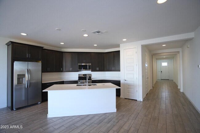 Building Photo - 2540 W Sunland Ave
