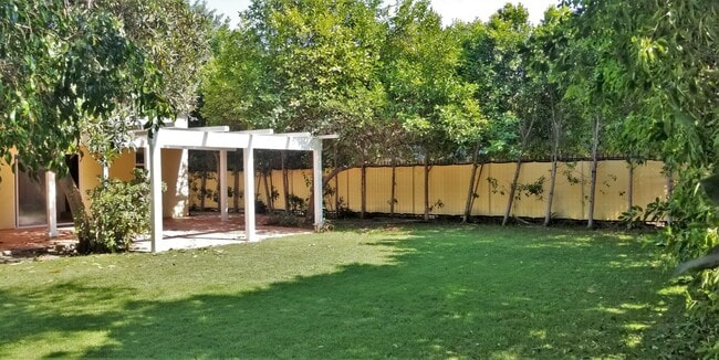 Building Photo - Amazing 2-Story 4 Bdr 3 Bath Family Home i...
