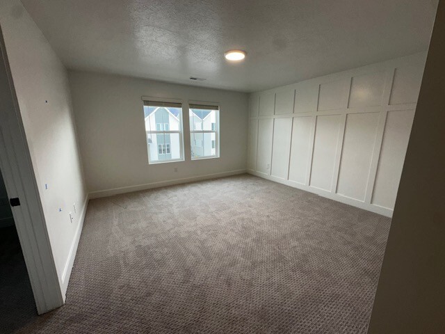 Building Photo - Mapleton 64