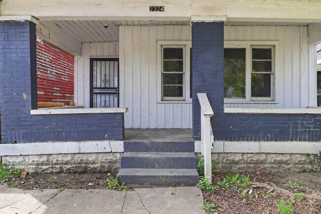 Building Photo - Freshly Renovated 4 Bedroom Home