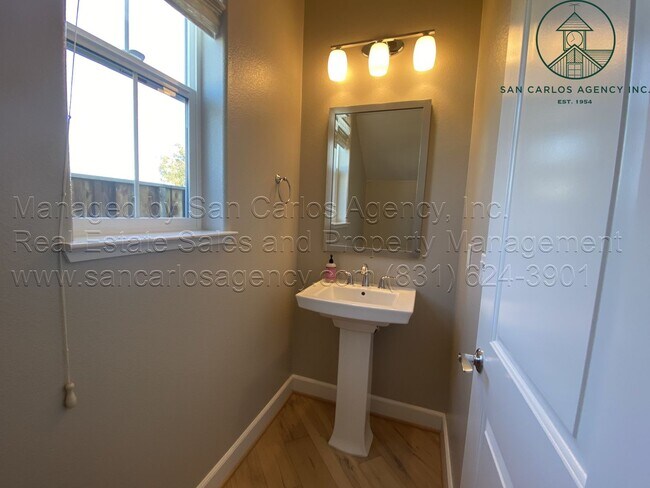 Building Photo - Three Bed Home in New Marina Development
