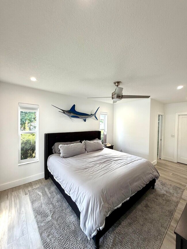 Building Photo - 100 SW 11th Ave