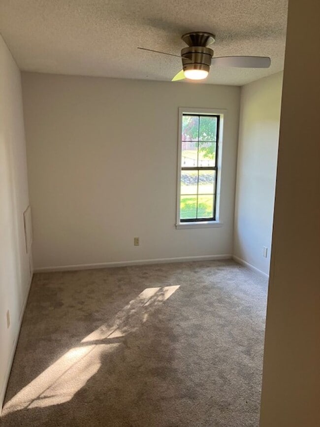 Building Photo - 1400 Audubon Dr