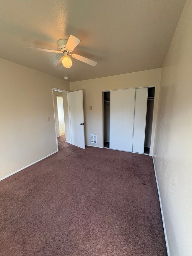 Building Photo - 3 bd/1 ba Duplex in Tacoma - $1,700