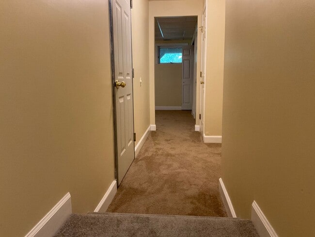Building Photo - Luxury Townhouse at Camden Pines