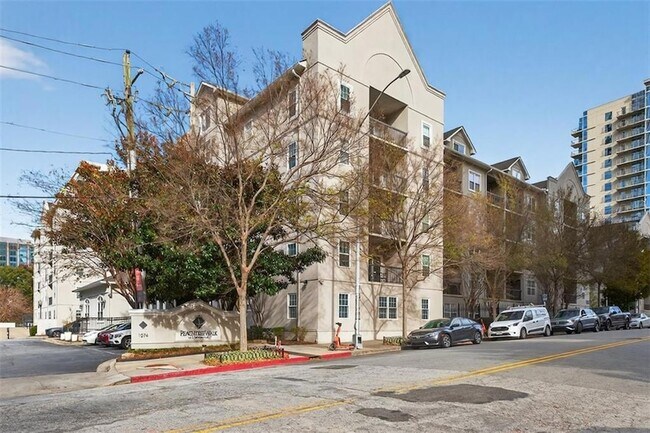 Building Photo - 1074 Peachtree Walk NE