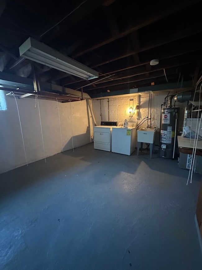 Building Photo - Beautifully Renovated 3-Bedroom Split-Leve...