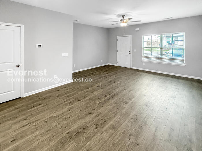 Building Photo - 235 Tara Ct