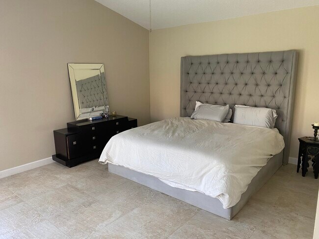 Building Photo - 2579 La Lique Cir