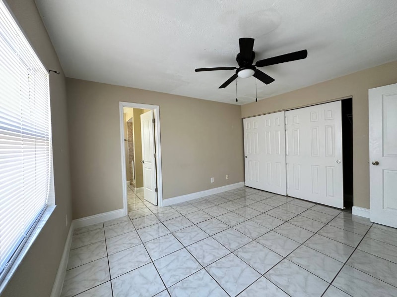 Building Photo - 27 W Country Cove Way