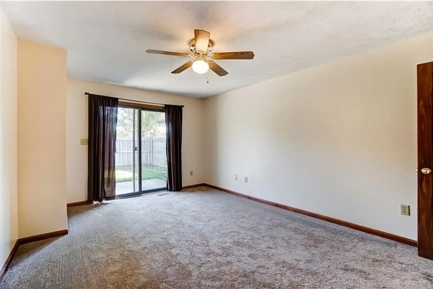 Master bedroom - 451 S Wolf Creek Pike