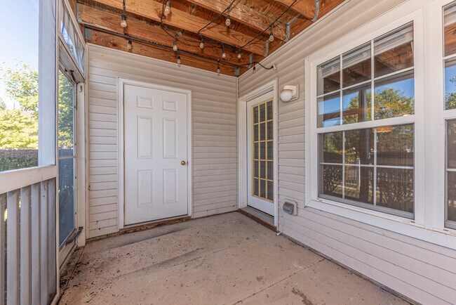 Building Photo - 2646 S Knightsbridge Cir
