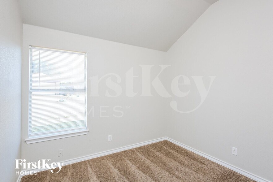 Building Photo - 1101 New Meadow Dr