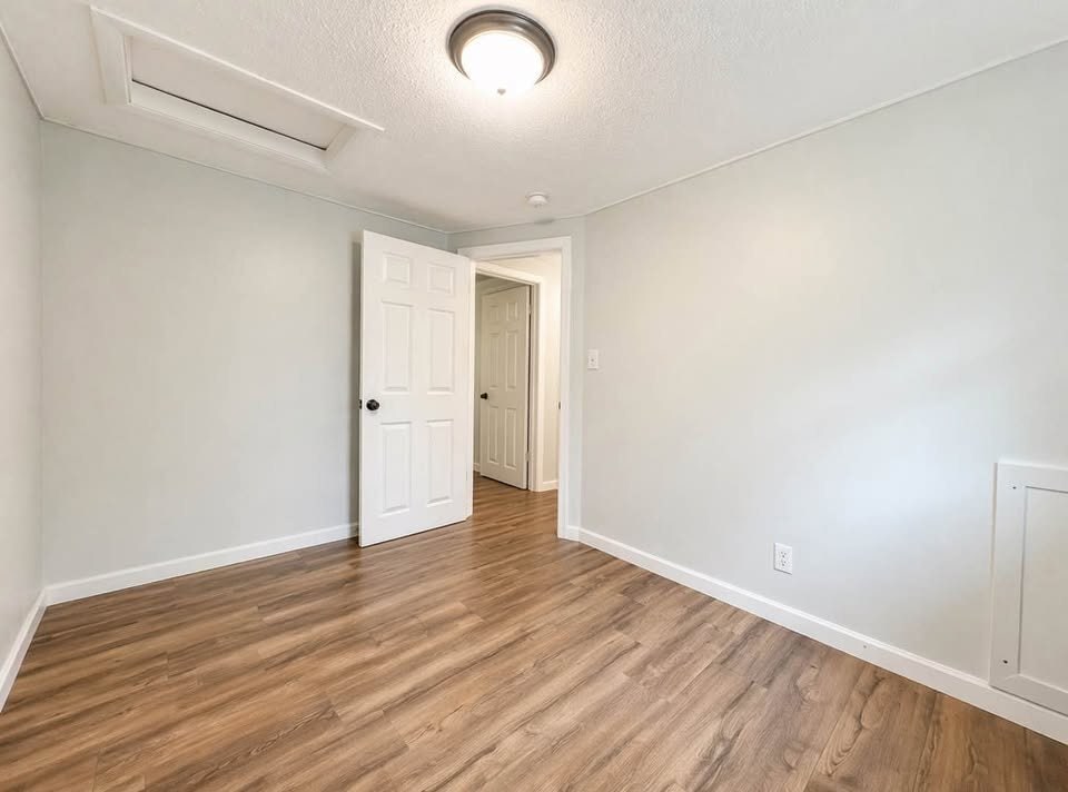 Building Photo - 10 Land of Nod