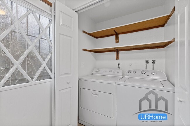 Building Photo - Welcome home to Fernhill Townhomes in Southeast Portland!