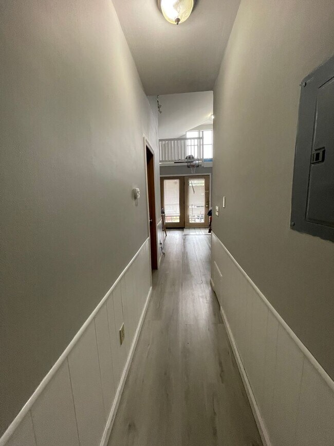 Building Photo - OSU North Campus 5 bedroom 2 bath apartment