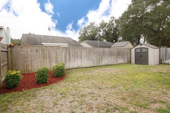 Building Photo - Great 3 Bedroom 2 bath home in Central Nic...