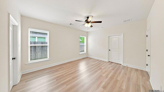 Building Photo - 7211 Kenilworth Crossing Ave