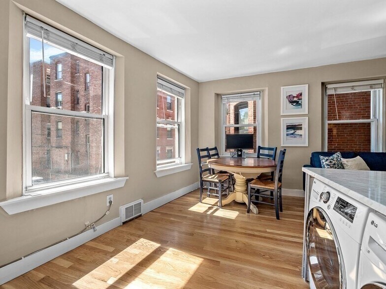 Building Photo - 19 Charter St