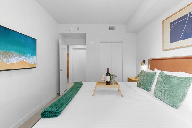 Building Photo - 11 NE 6th St