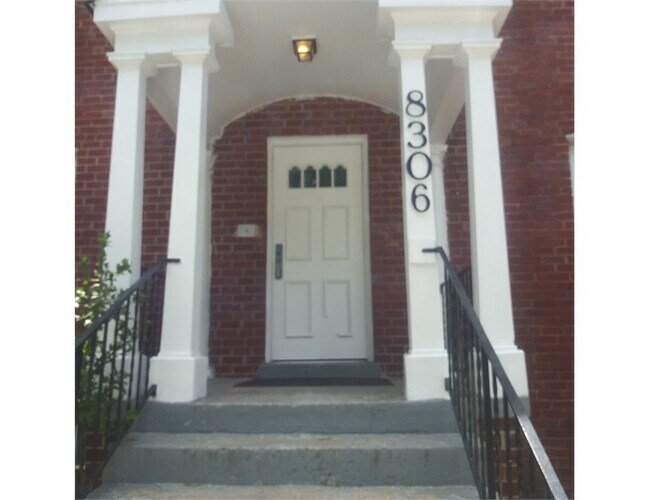 Primary Photo - 8306 Roanoke Ave